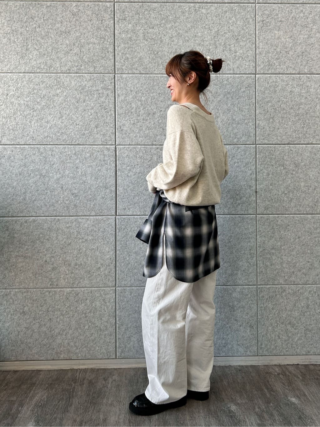 harunaさんの「CODE A｜M cloudy over V pullover」を使ったコーディネート