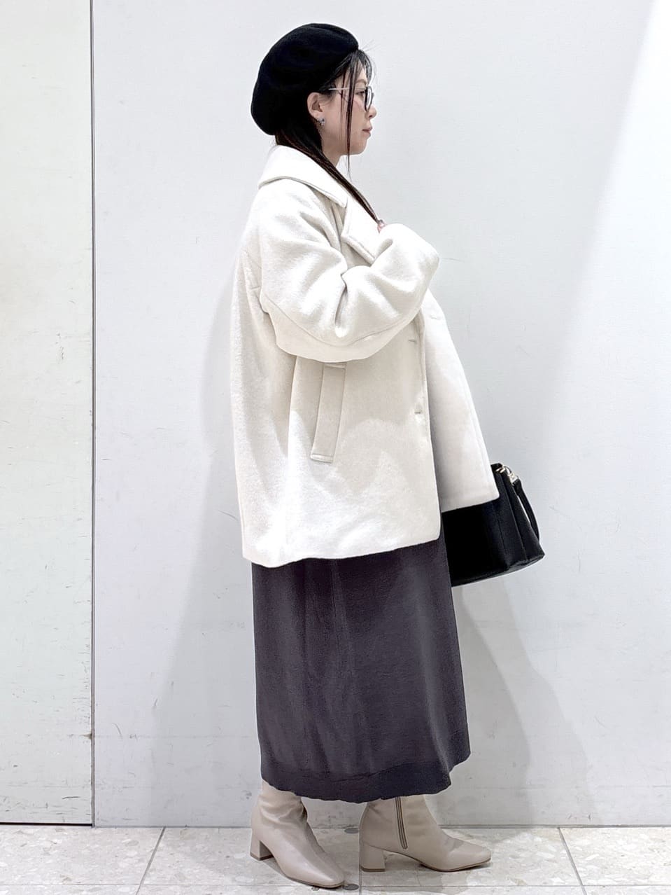 mameさんの「OPAQUE.CLIP｜カシミヤブレンドウールミドルピーコート」を使ったコーディネート