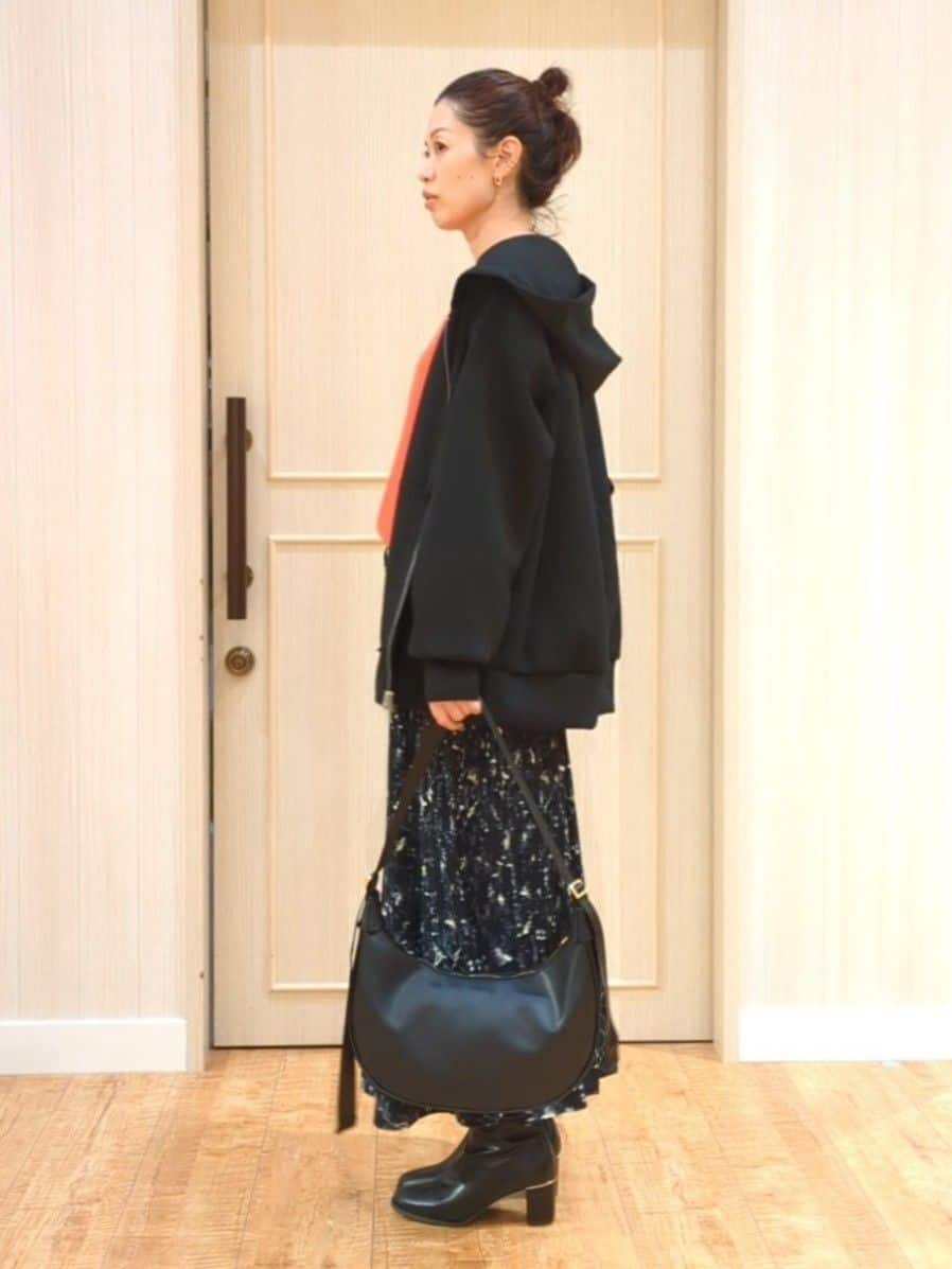 massuさんの「SHOO･LA･RUE｜【高レビュー/洗濯機可】ゆるシルエットで体型カバー もちもちニット」を使ったコーディネート