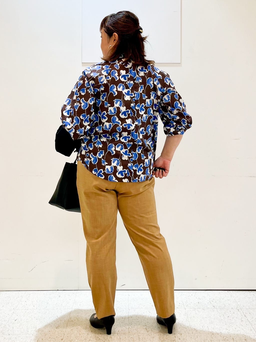 kimmyさんの「Reflect｜【ジャケットのインナーにおすすめ◎】花柄タックデザインブブラウス」を使ったコーディネート
