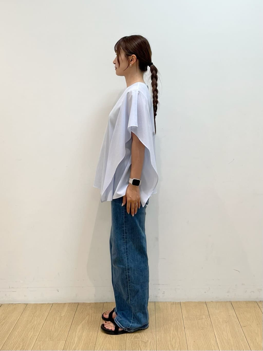 maiさんの「INDIVI｜【褒められデニム】ワイドストレート デニムパンツ」を使ったコーディネート