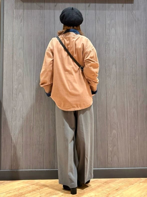 meiさんの「SHOO･LA･RUE｜【洗濯機可/S-LL】すっきり上品きれい見え タックワイドパンツ」を使ったコーディネート