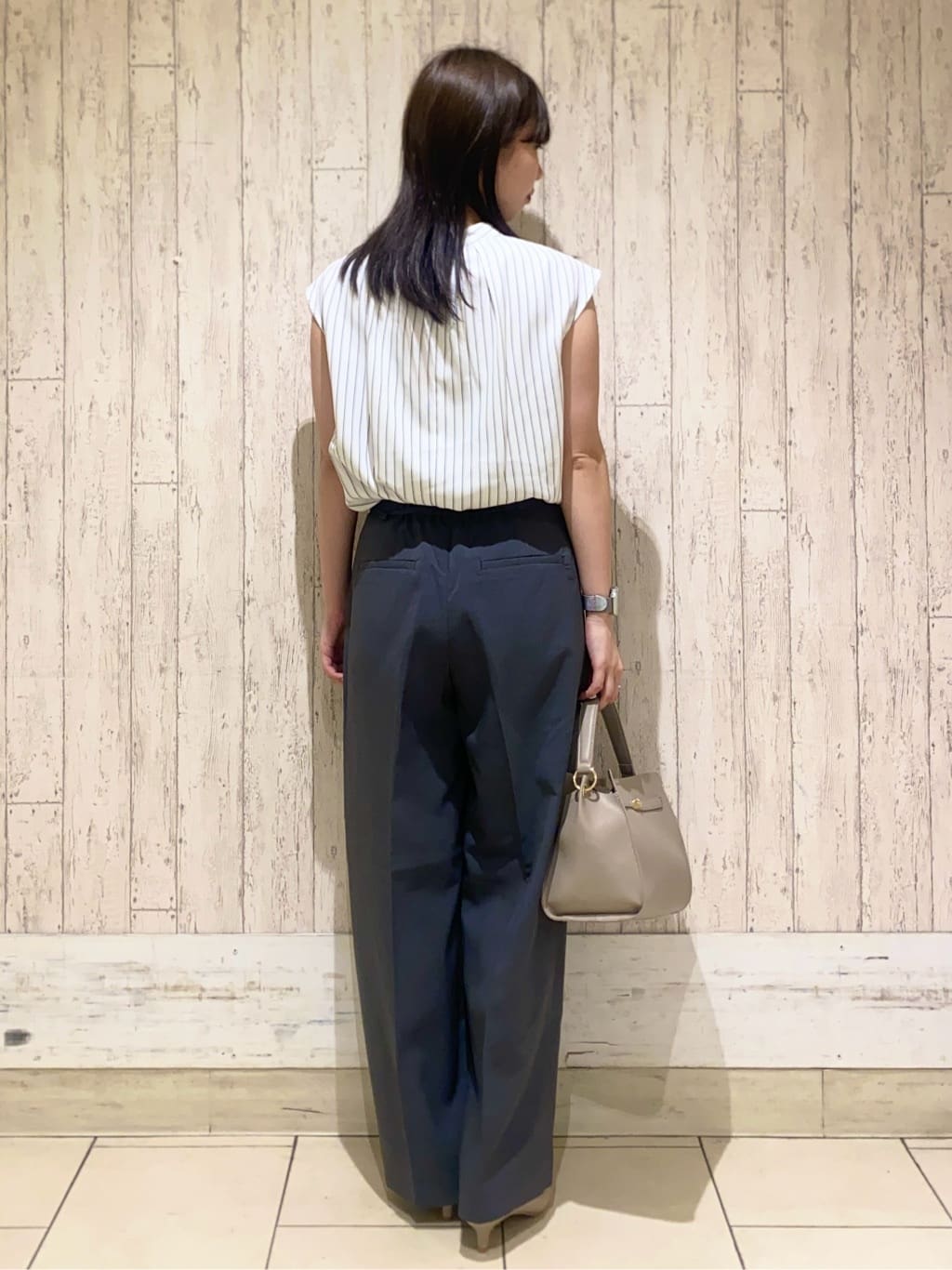 KARENさんの「index｜ストレッチ2タックワイドパンツ【洗濯機洗い可／接触冷感／吸水速乾】」を使ったコーディネート
