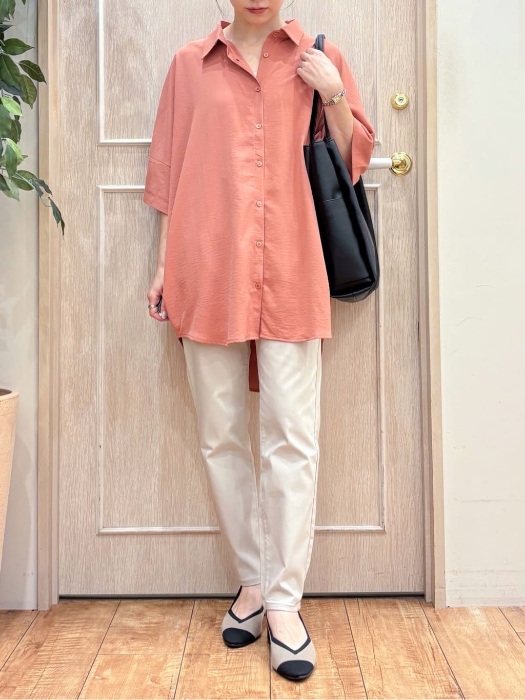 なみさんの「SHOO･LA･RUE｜【S-LL/体型カバー】気になる部分を隠したい大人のバックギャザーチュニック」を使ったコーディネート