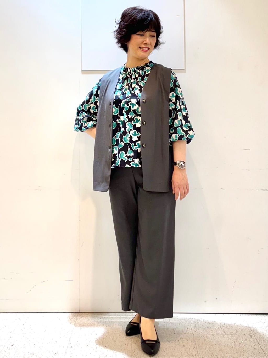 ヤスコさんの「Reflect｜【ウエスト総ゴム／セットアップ／単品使いOK◎】ベスト＋ストレートパンツセット」を使ったコーディネート