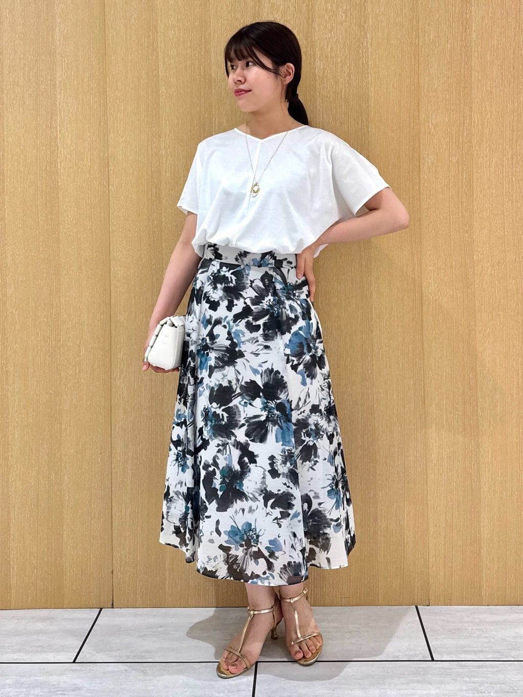 nanaさんの「UNTITLED｜【接触冷感/洗える】Vネックコットンプルオーバー」を使ったコーディネート