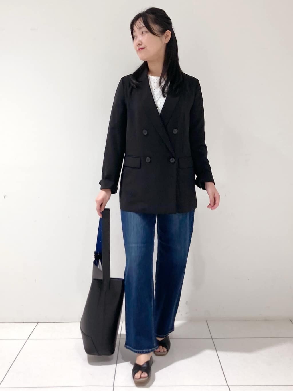 momokoさんの「INDIVI｜【軽く羽織れる！】ダブルジャケット」を使ったコーディネート