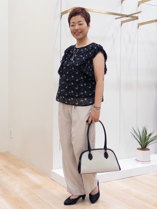 シュウコさんの「grove｜ロープベルトで差がつく 洗練リラックスパンツ」を使ったコーディネート