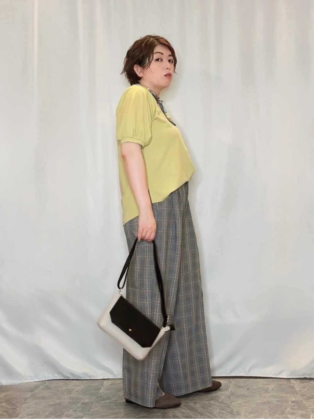 たみさんの「SHOO･LA･RUE｜【洗濯機可/S-LL】すっきり上品きれい見え タックワイドパンツ」を使ったコーディネート