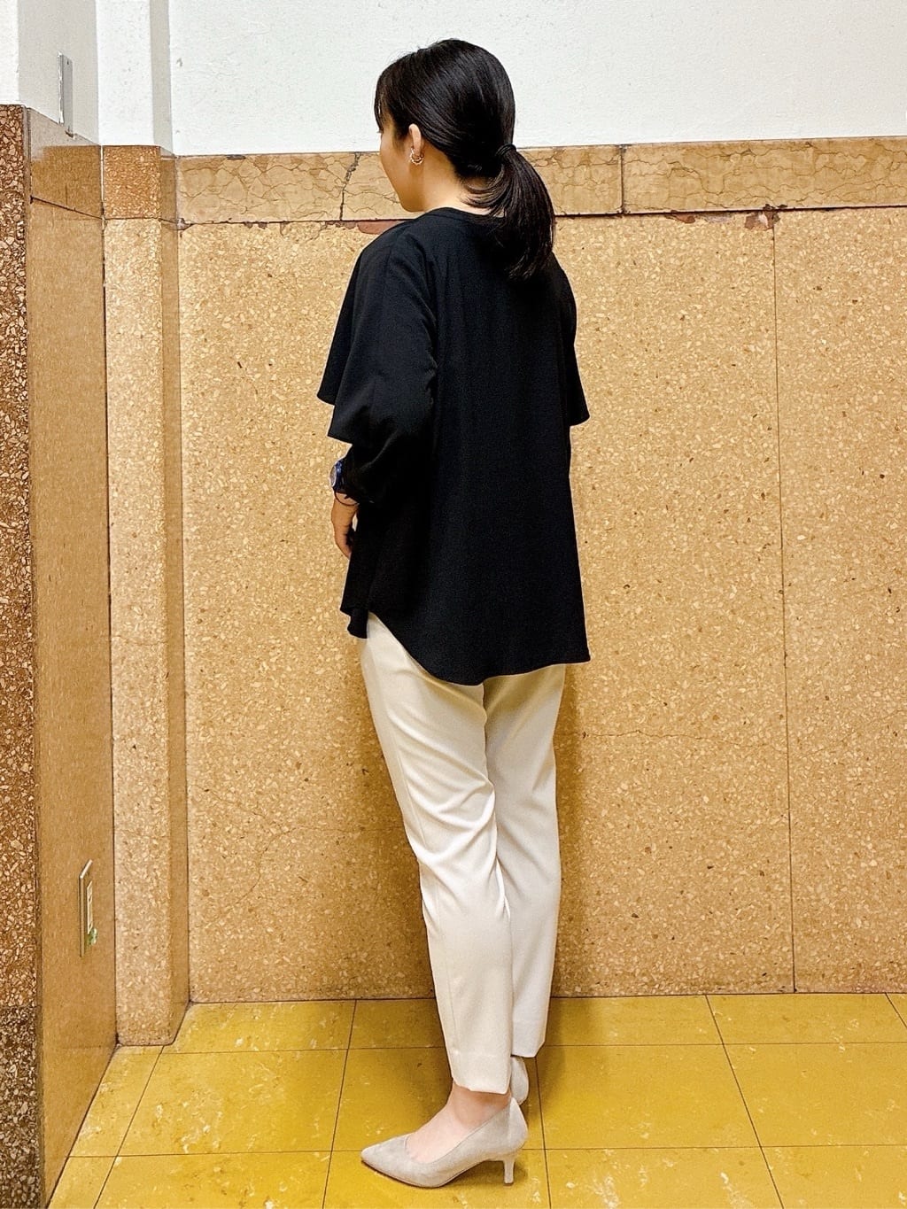 hattoriさんの「INDIVI｜人気NO.1【褒められパンツ／高ストレッチ／ウエストゴム】タックテーパードパンツ」を使ったコーディネート