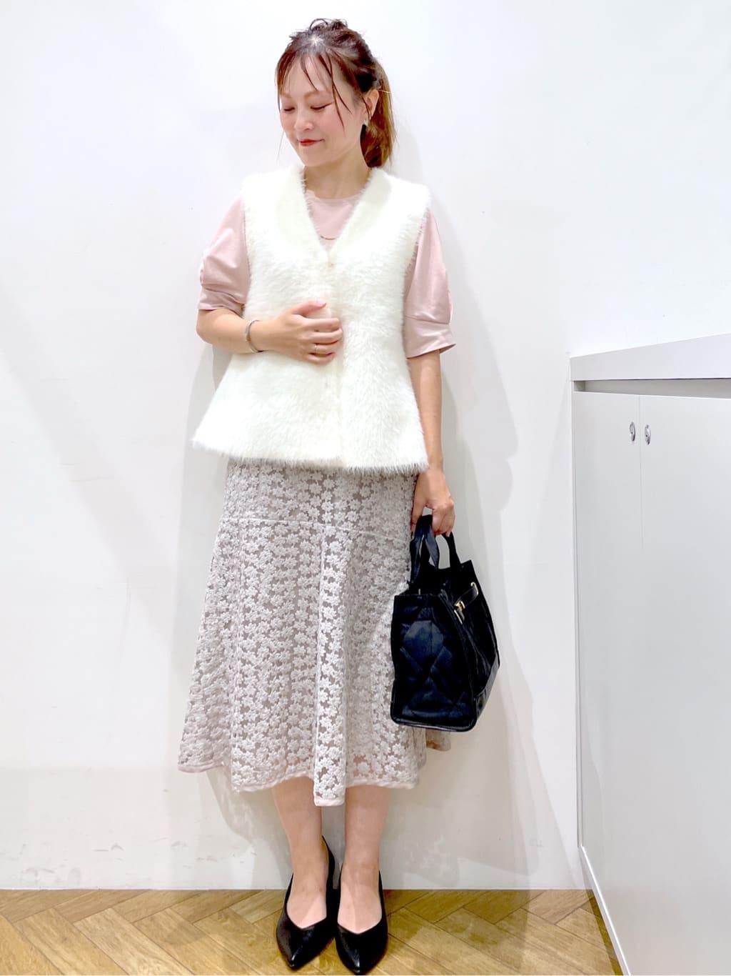 Junさんの「index｜《andGIRL掲載》フェザーペプラムジレ【洗濯機OK／抗ピル】」を使ったコーディネート
