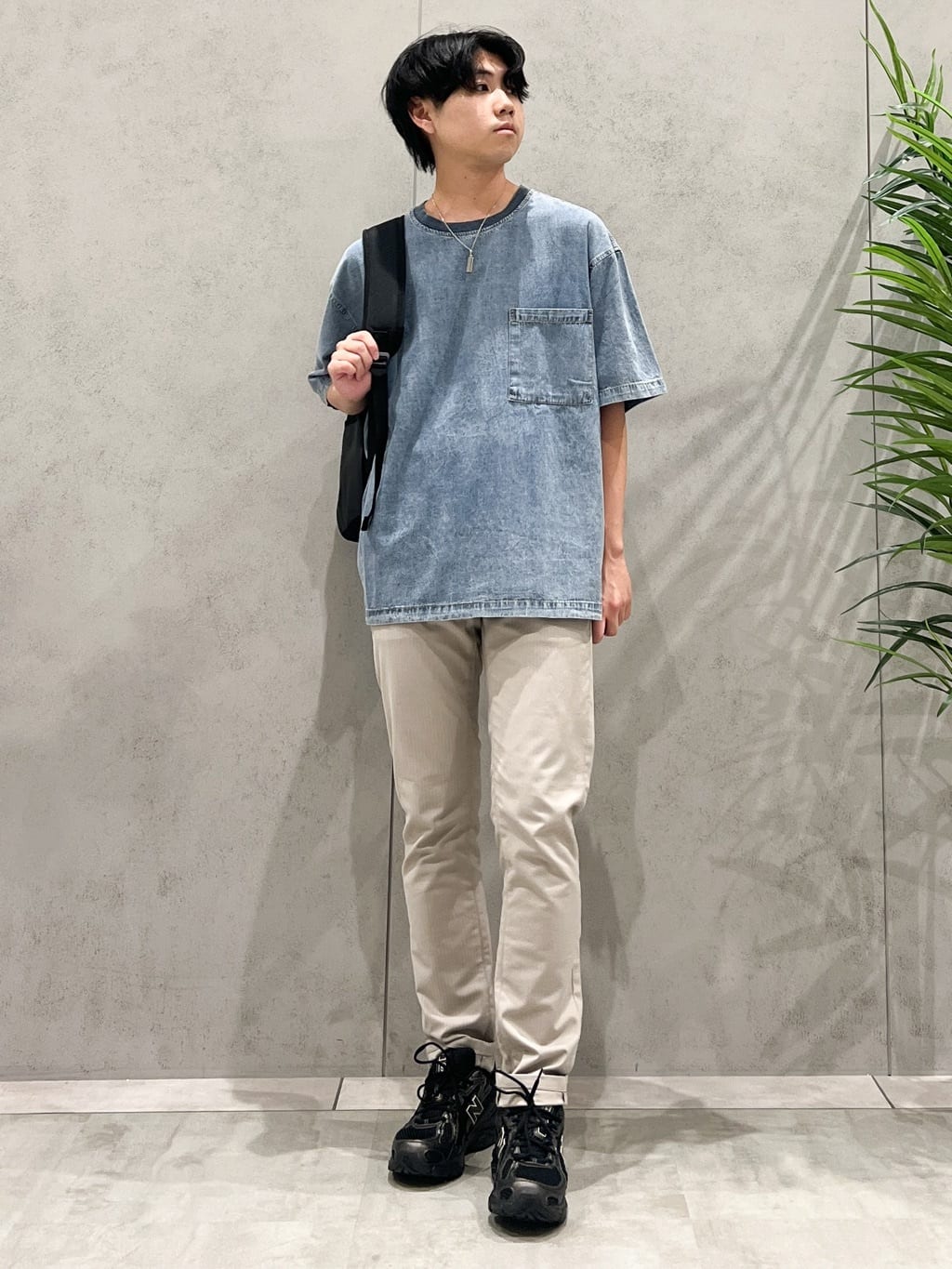SHI-MAさんの「THE SHOP TK｜ライトデニム半袖Tシャツ【洗濯機OK】」を使ったコーディネート