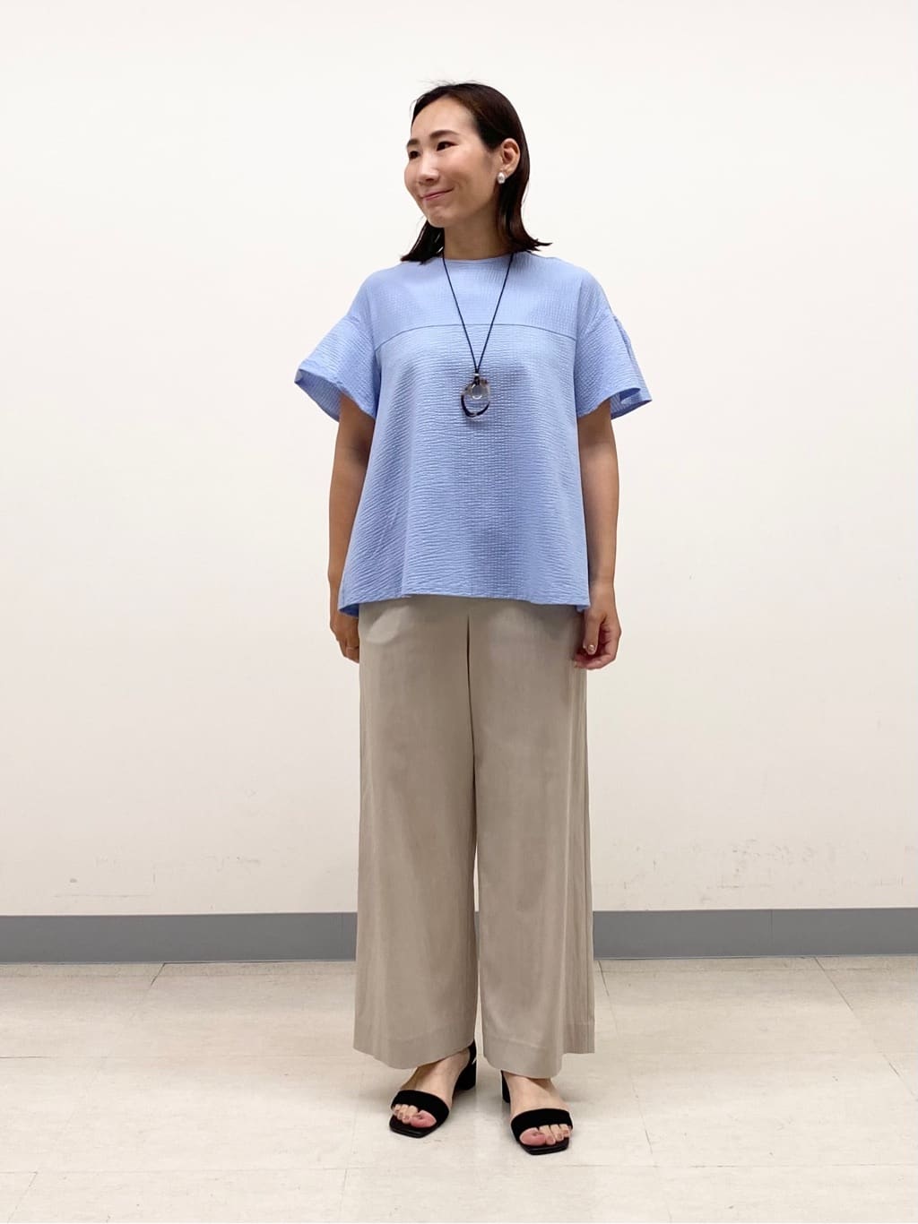 YUKARIさんの「INDIVI｜【褒められパンツ／洗える／ウエストゴム】ワイドタックパンツ」を使ったコーディネート