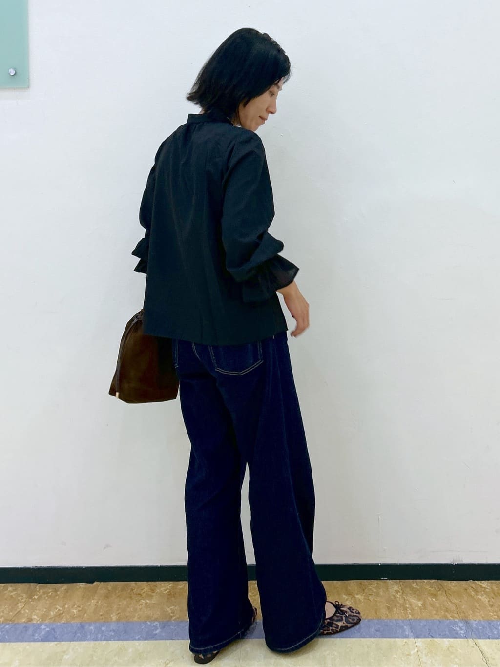 su.さんの「index｜タックフリルバンドカラーブラウス【洗濯機OK／イージーアイロン】」を使ったコーディネート