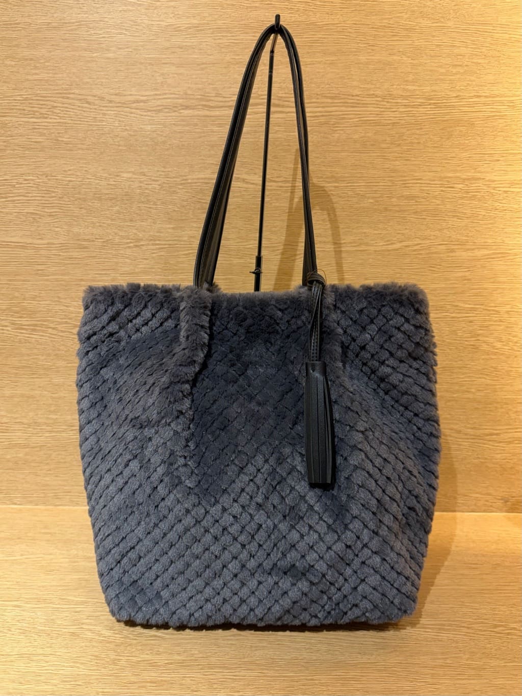 みーさんの「grove｜一枚で華やぐ、袖布帛ケーブルニットワンピース」を使ったコーディネート