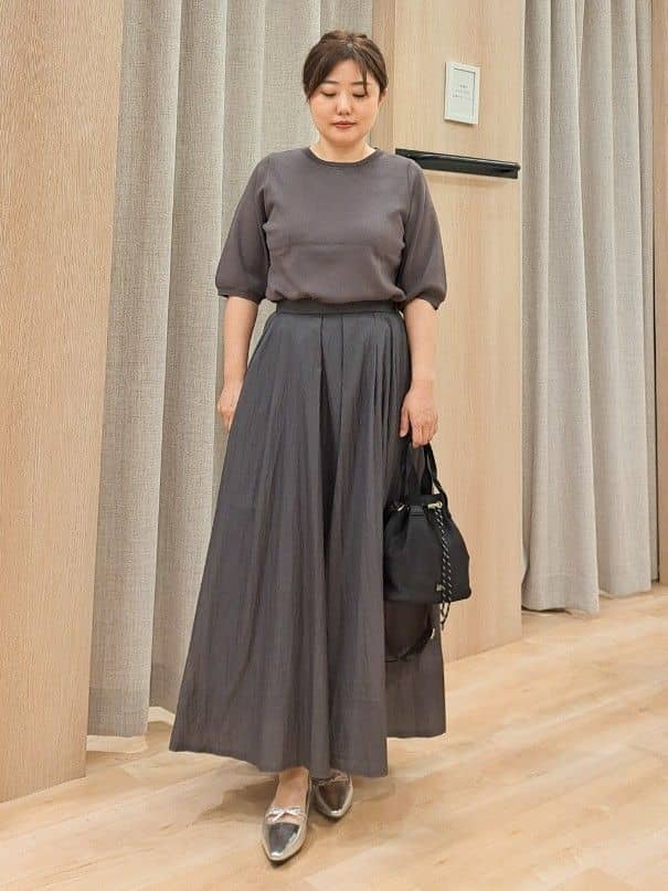 ふるさんの「grove｜透け感がムードある 大人のタックギャザースカート」を使ったコーディネート