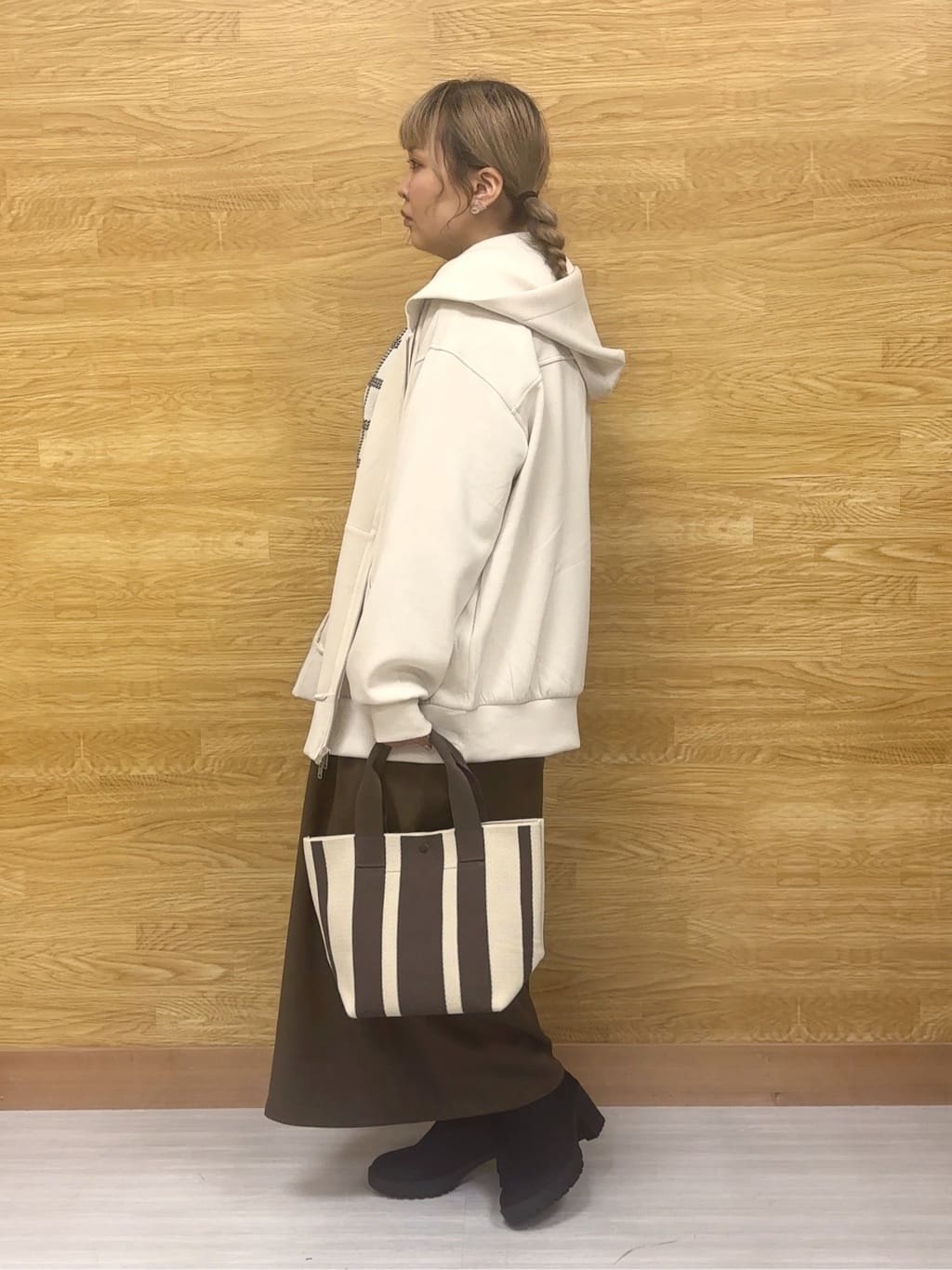 ぁむさんの「SHOO･LA･RUE｜【S-LL/2点セット】脚のラインを拾いにくい ベルト付きタックスカーチョパンツ」を使ったコーディネート