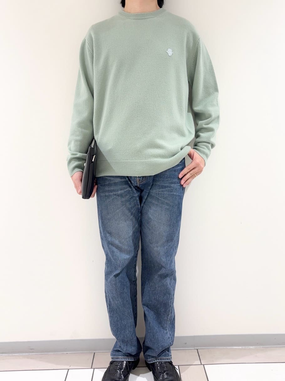 及川さんの「TAKEO KIKUCHI｜【Air Palette Knit】ワンポイント カラーニット プルオーバー」を使ったコーディネート