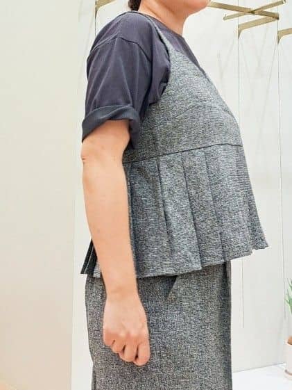 ふるさんの「grove｜【2点SET/体型カバー】夏から秋まで着まわせる！プリーツビスチェセットアップ」を使ったコーディネート