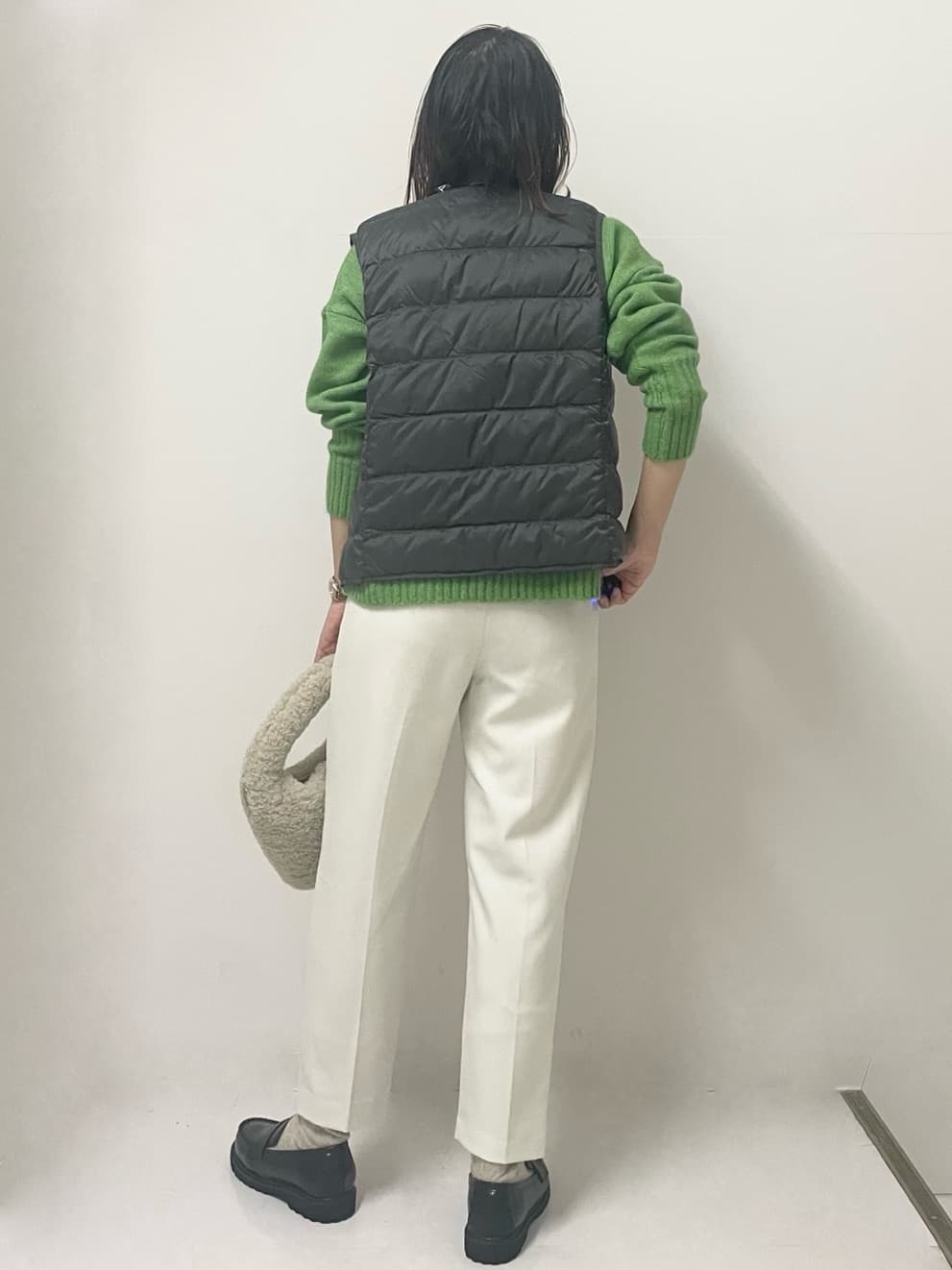 ISOさんの「Dessin｜【ウエストゴム/裏地付き】コンフォートテーパードパンツ」を使ったコーディネート
