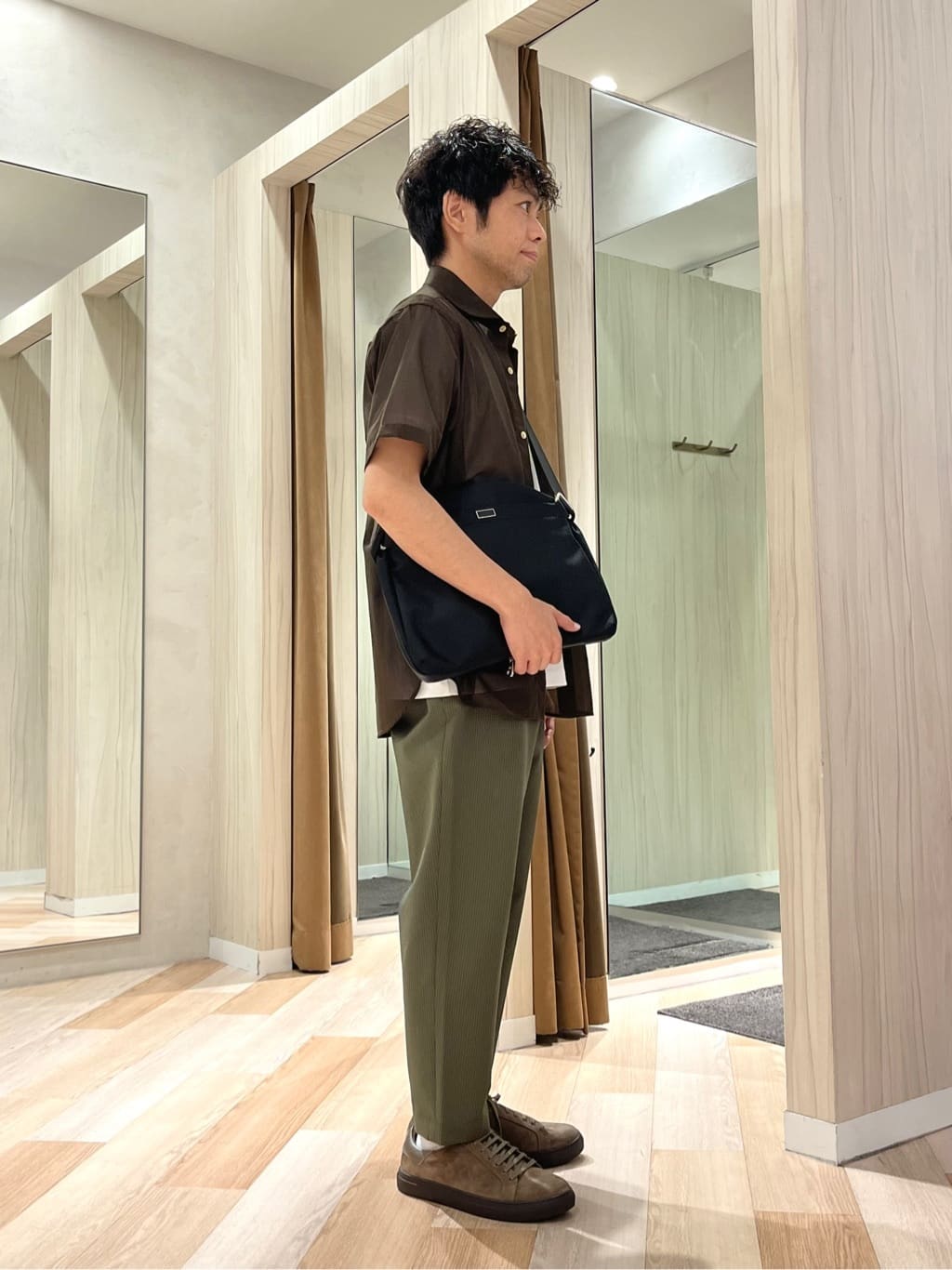 URAさんの「TAKEO KIKUCHI｜【COOL CITY WEAR】インドライ天竺モックネック プルオーバー /吸汗速乾」を使ったコーディネート