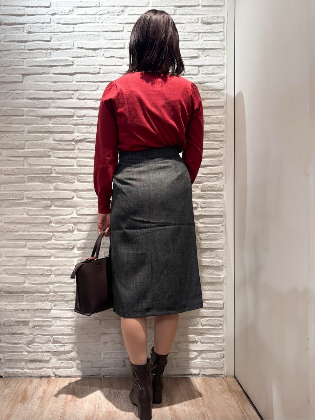 このかさんの「index｜パール調パーツ付きクルーネックニット【洗濯機OK】《8col／XS～3L》」を使ったコーディネート