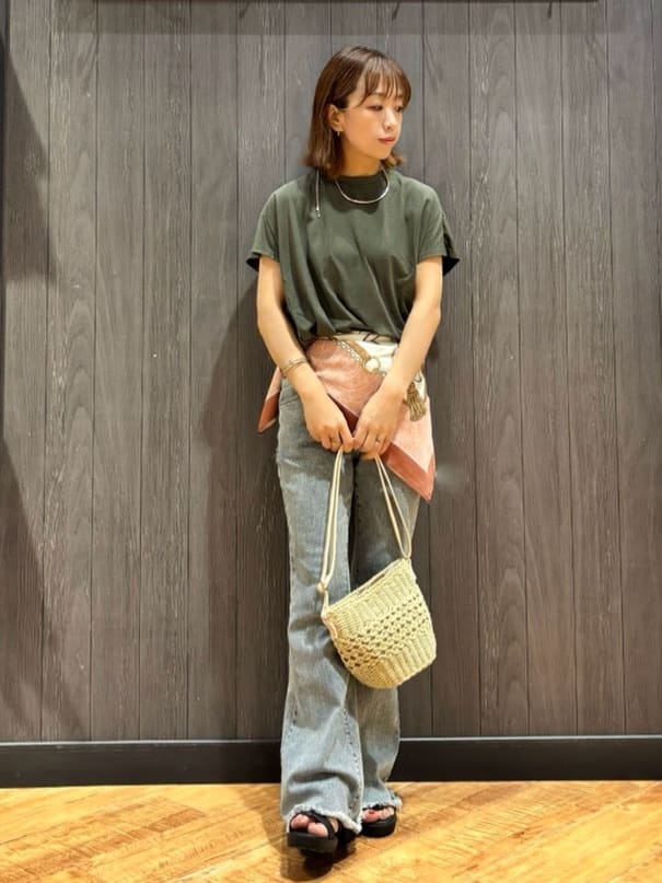 meiさんの「SHOO･LA･RUE｜【ひんやり】裾が絞れる フレンチスリーブトップス」を使ったコーディネート
