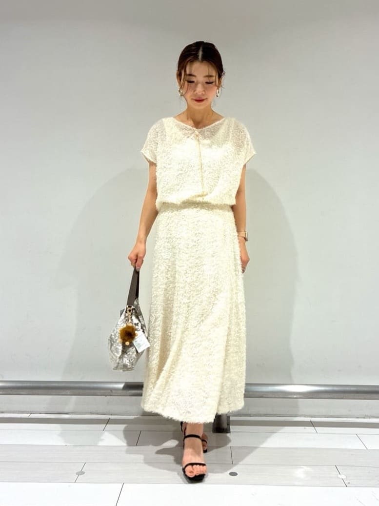 Rinさんの「UNTITLED｜【セットアップ可/洗える】フェザーフレンチスリーブブラウス」を使ったコーディネート
