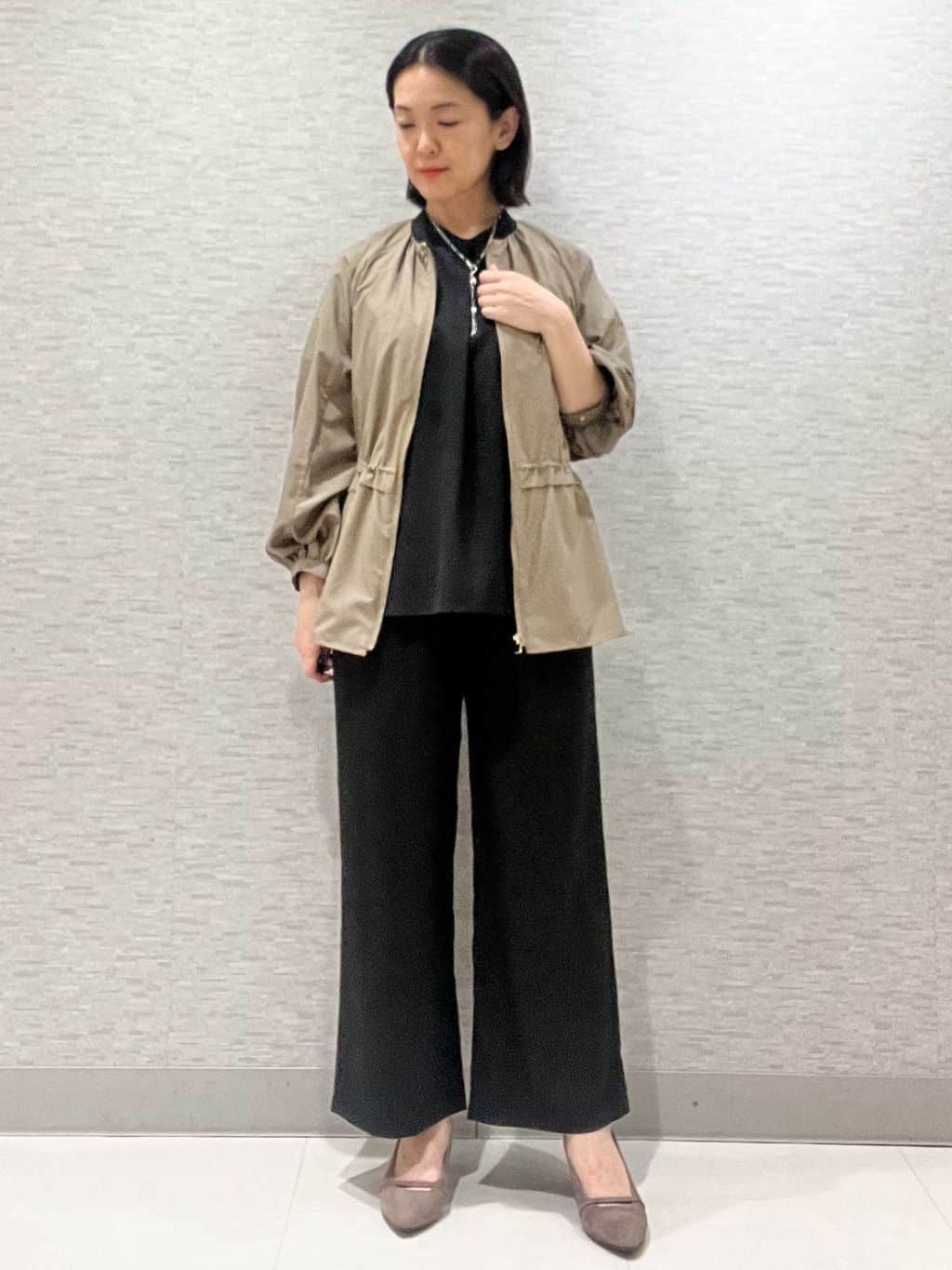 marikoさんの「Reflect｜【E‐QUALITY／ウエスト総ゴム／セットアップ／単品使いOK◎】ブラウス＋ストレートパンツセット」を使ったコーディネート