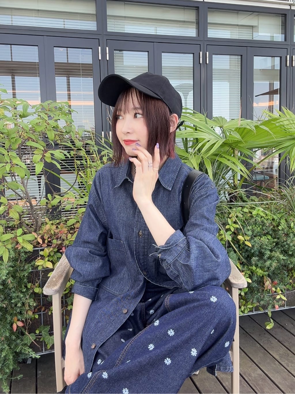 𝐜𝐡𝐢𝐤𝐚さんの「SHOO･LA･RUE｜【S-LL】周りと差がつく デイジー柄デニムワイドパンツ」を使ったコーディネート