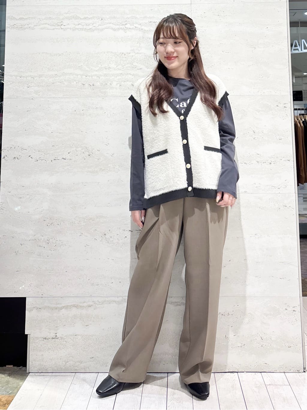 かほさんの「OPAQUE.CLIP｜ロングロゴTシャツ【洗濯機OK】」を使ったコーディネート