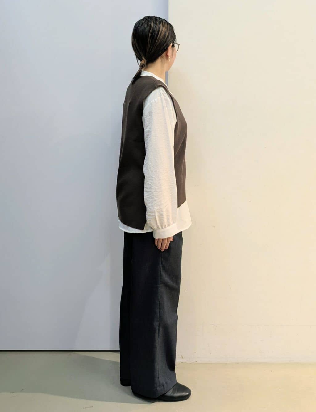 kotoさんの「THE SHOP TK｜【春まで着られる】ニットベスト＆ブラウスセット/洗濯機OK」を使ったコーディネート