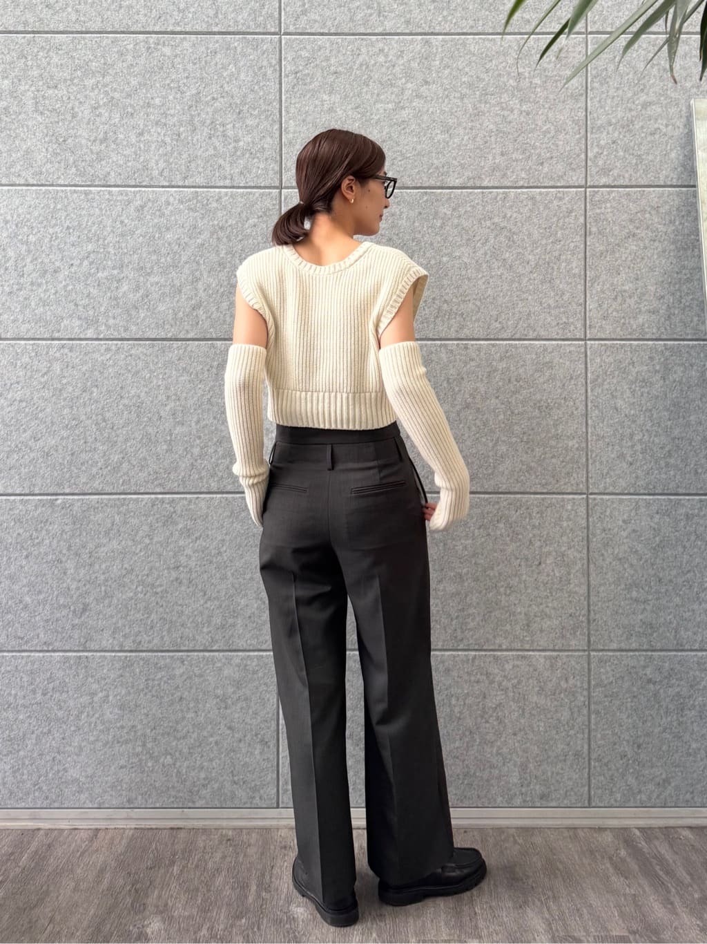 uchi__yamaさんの「CODE A｜dual form vest knit」を使ったコーディネート