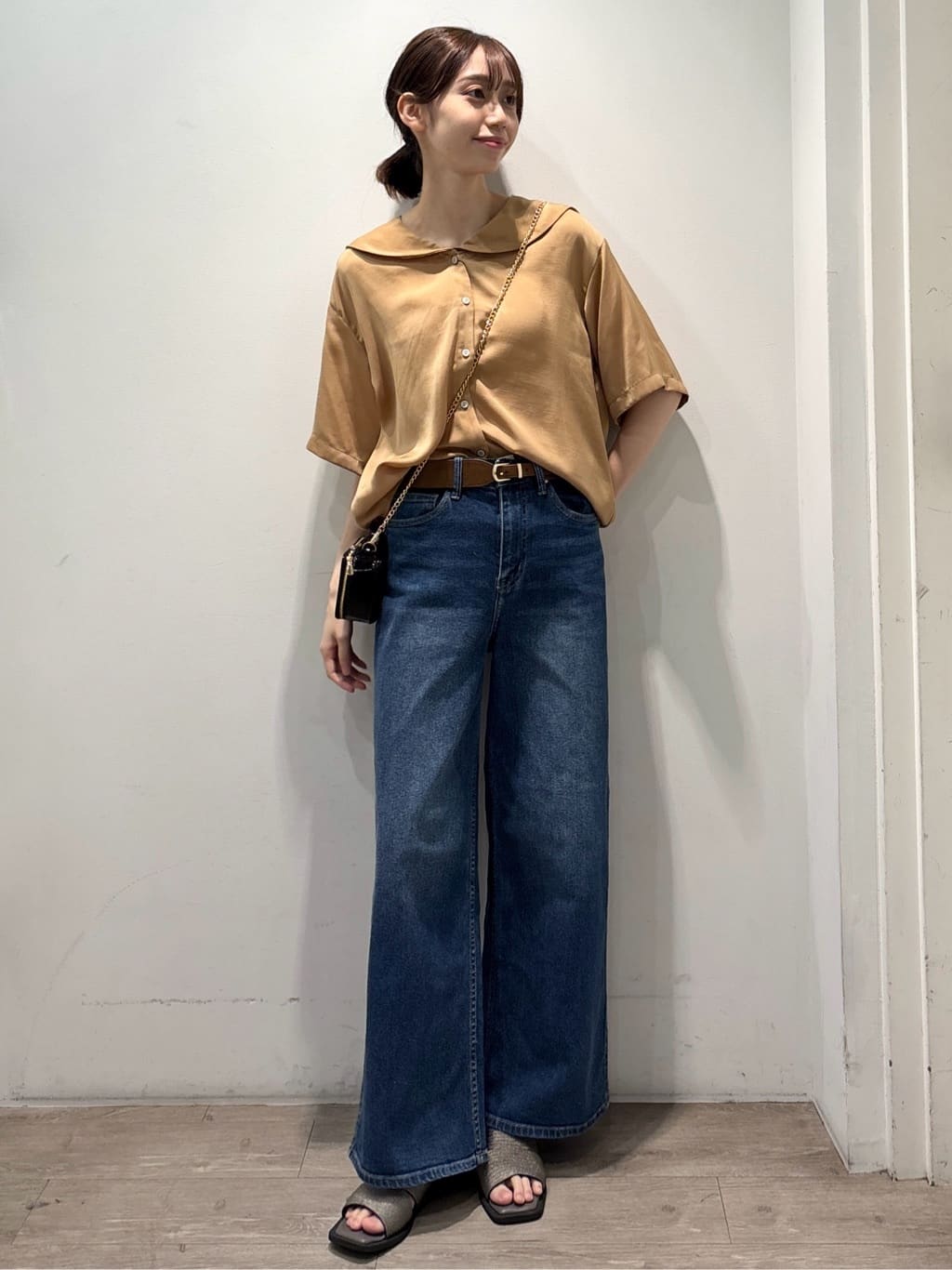 ぶまりんさんの「OPAQUE.CLIP｜ヴィンテージサテンセーラーカラーブラウス【洗濯機洗い可】」を使ったコーディネート