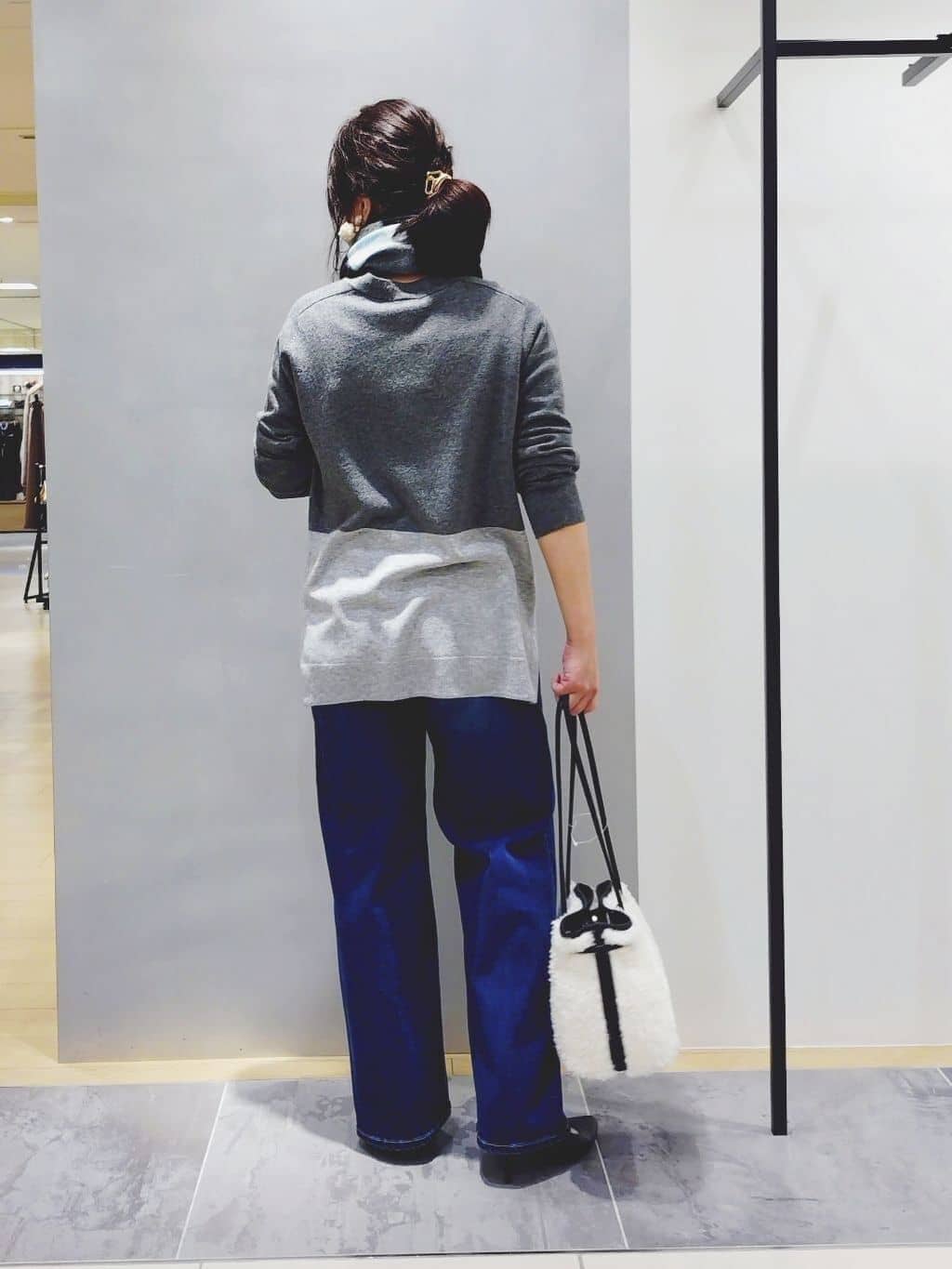 TOMOMIさんの「INDIVI｜【褒められデニム】スリムストレート デニムパンツ」を使ったコーディネート
