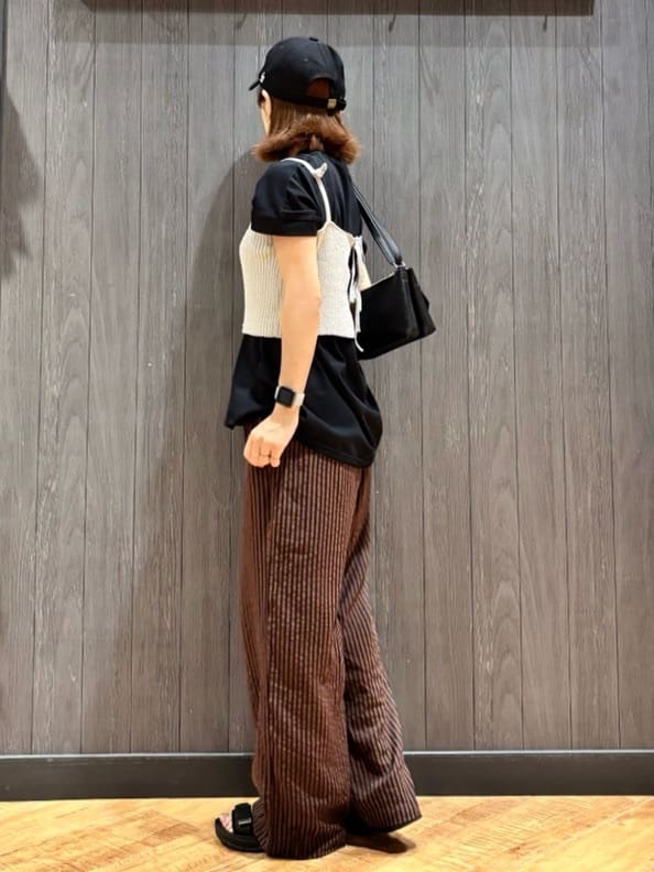 meiさんの「SHOO･LA･RUE｜【S-LL/汗ジミ軽減/ひんやり/UV】体型カバーに タック入りドルマントップス」を使ったコーディネート