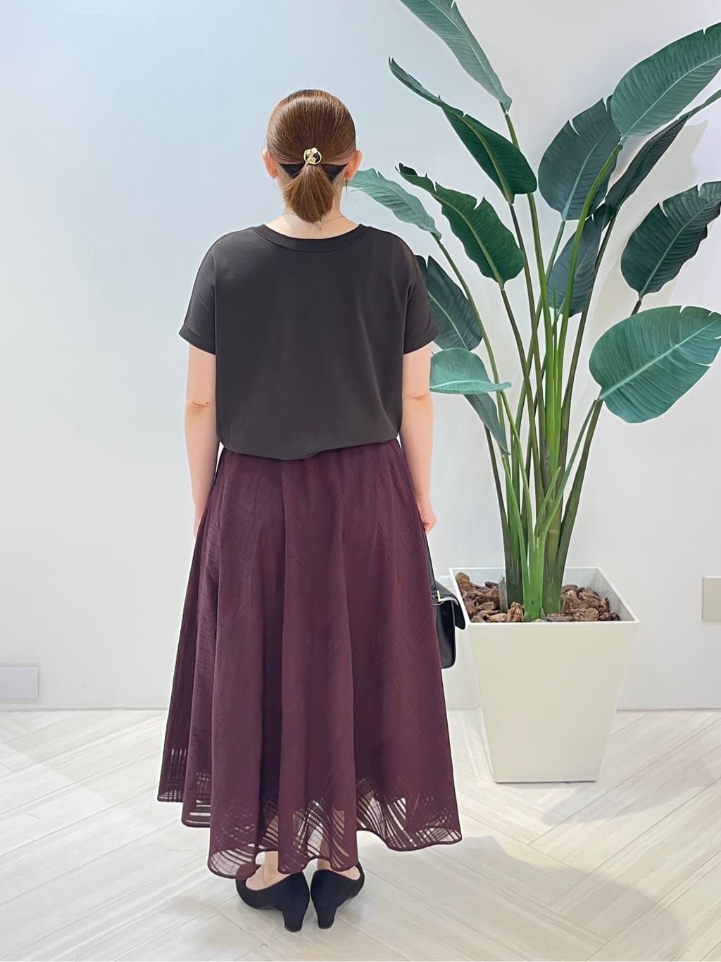 Tomoさんの「UNTITLED｜【洗える/前後2WAY】ネックプルオーバーニット」を使ったコーディネート