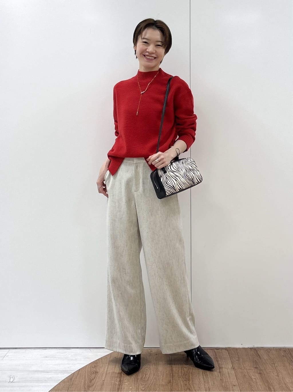 kanaeさんの「INDIVI｜【褒められパンツ／ウール混】ウォームウール ワイドパンツ」を使ったコーディネート