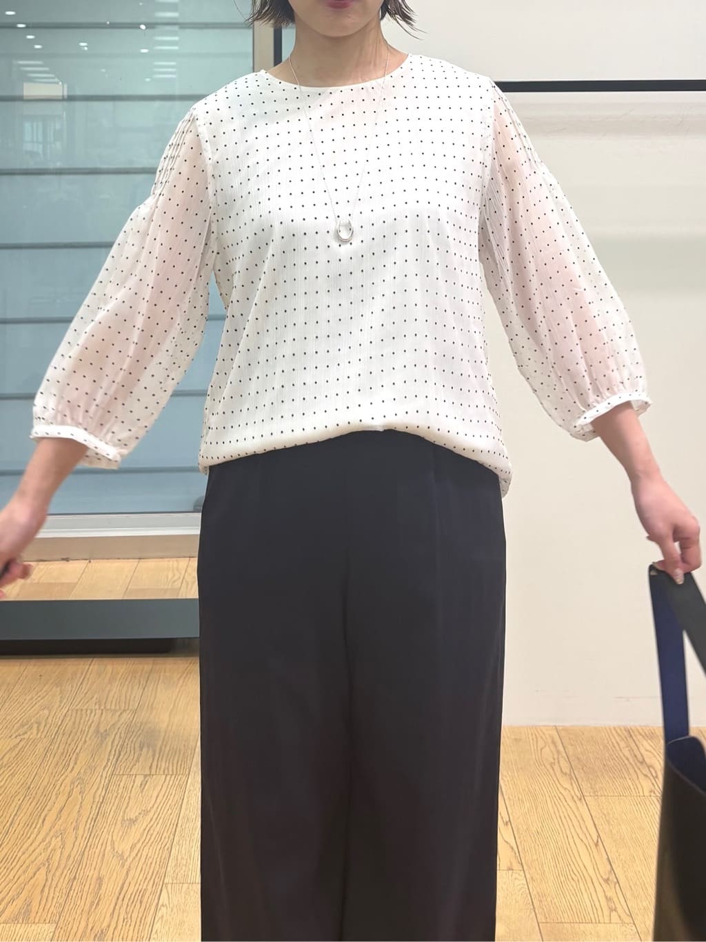 asamiさんの「INDIVI｜フロッキードットブラウス」を使ったコーディネート