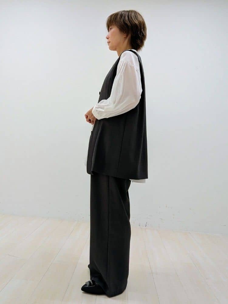 nishiさんの「Reflect｜【ウエスト総ゴム／セットアップ／単品使いOK◎】ベスト＋ストレートパンツセット」を使ったコーディネート