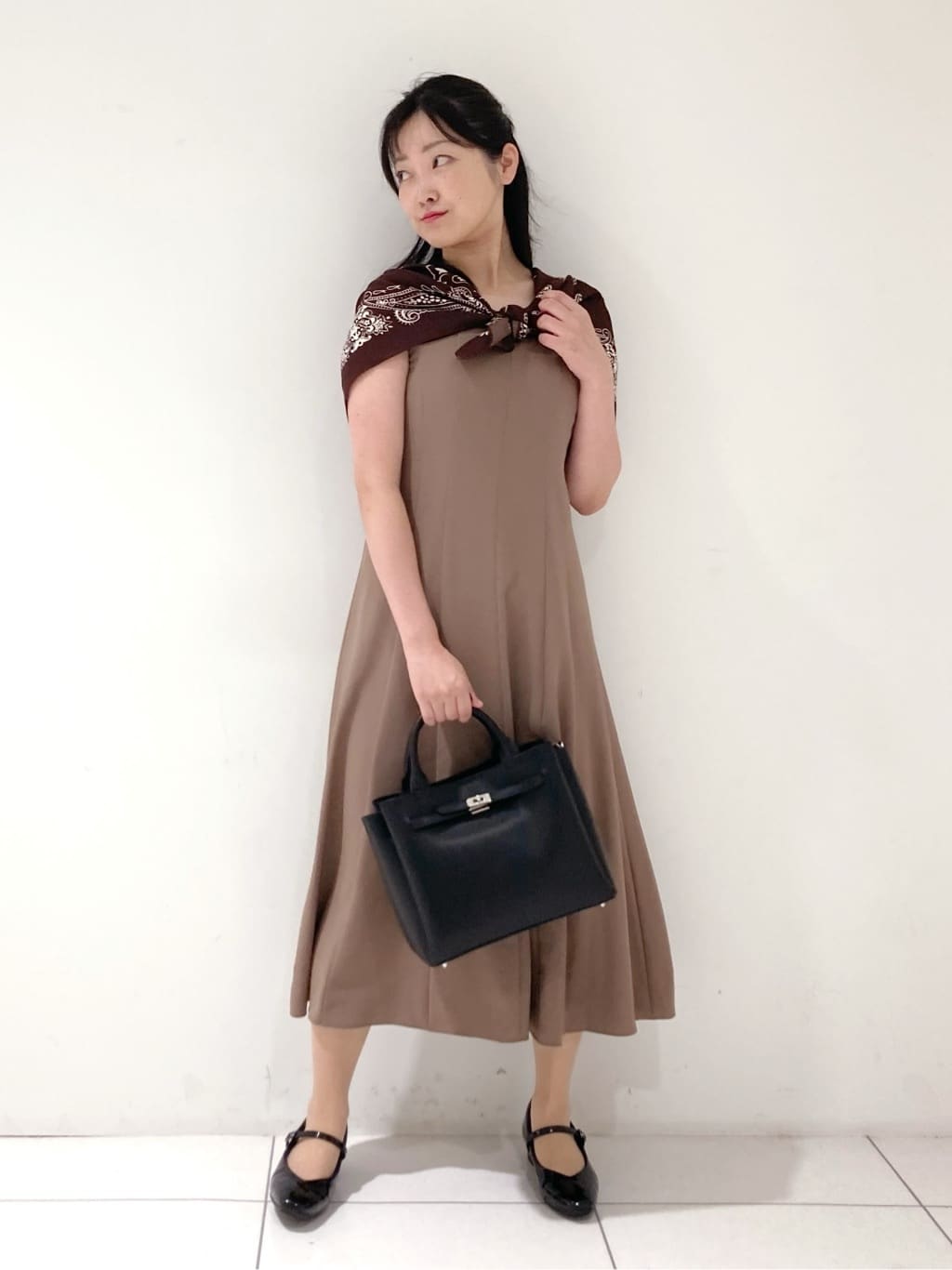 momokoさんの「INDIVI｜リネン調ペーズリースカーフ」を使ったコーディネート