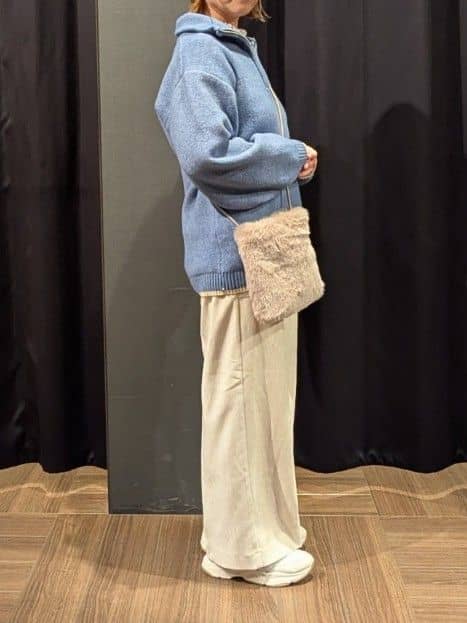 naoさんの「THE SHOP TK｜フェイクファーショルダーミニバッグ」を使ったコーディネート