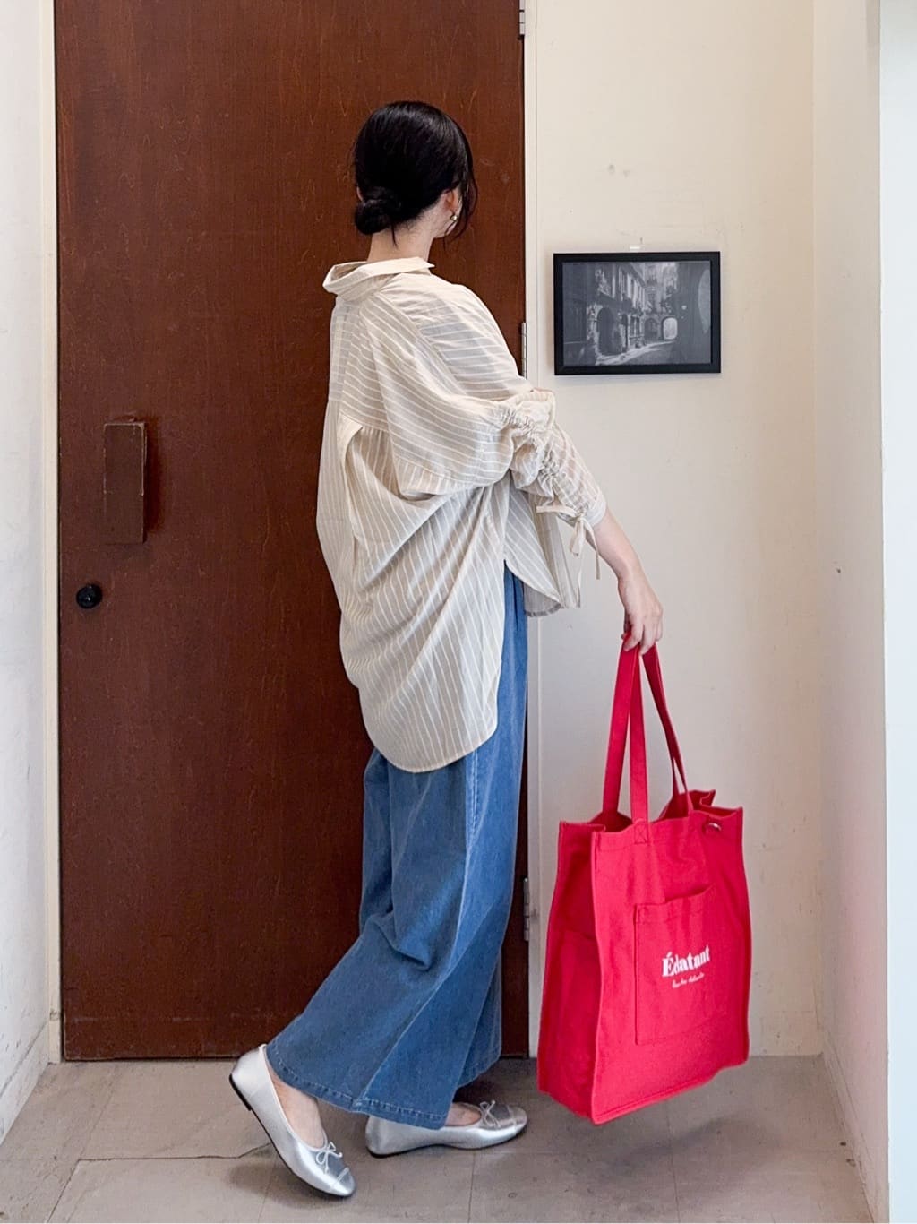 𝐇𝐢𝐫𝐨𝐦𝐢さんの「SHOO･LA･RUE｜【S-LL】程よい透け感 ストライプ柄 お袖ギャザーデザインシャツ」を使ったコーディネート