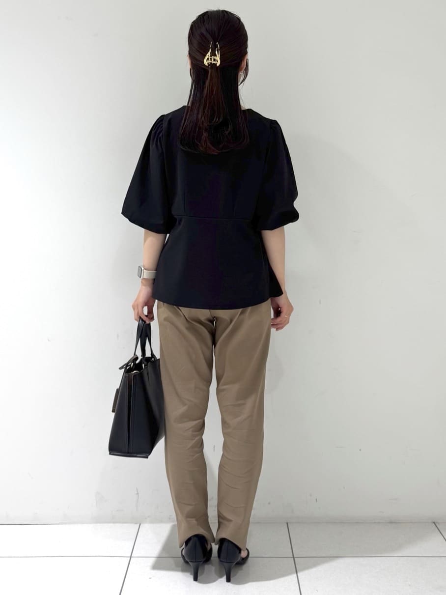 kozuさんの「index｜《S-LLサイズ》バルーンスリーブペプラムトップス【洗濯機洗い可／接触冷感／UVケア】」を使ったコーディネート