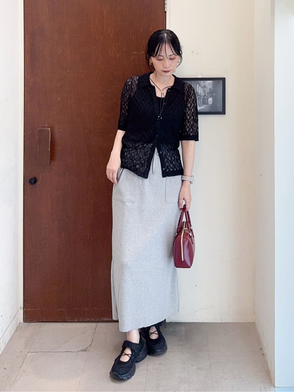 𝐇𝐢𝐫𝐨𝐦𝐢さんの「SHOO･LA･RUE｜【S-LL/5分袖】大人の抜け感 襟付きレーストップス」を使ったコーディネート