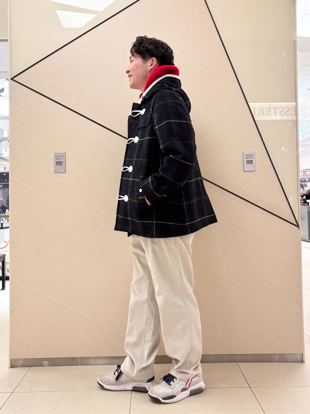 千葉亮太さんの「DRESSTERIOR｜◆カシミヤブレンドフードニット」を使ったコーディネート