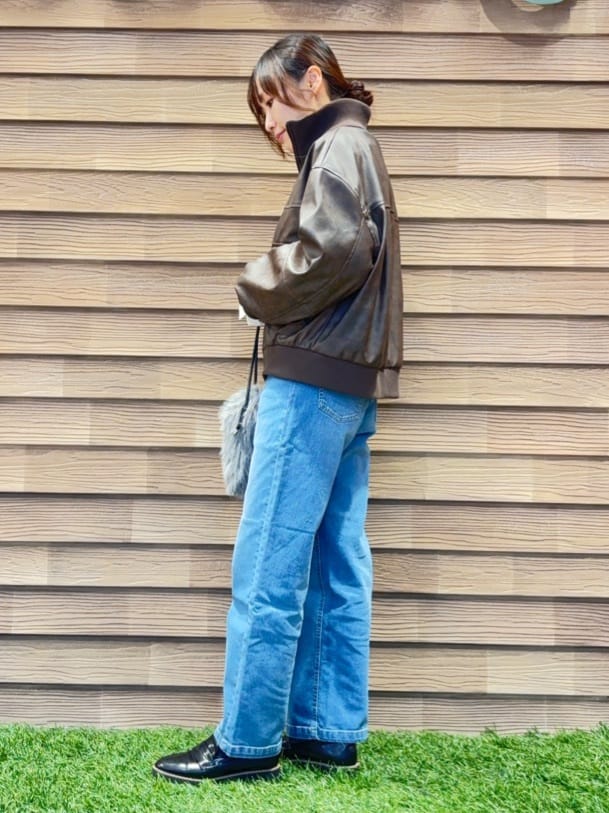 himiさんの「SHOO･LA･RUE｜【あったか/SS-LL】裏微起毛 ストレートデニムパンツ」を使ったコーディネート