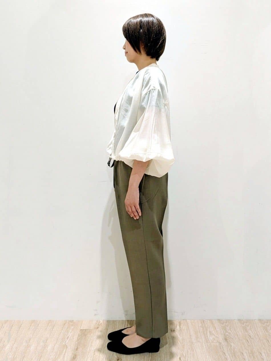 SHIMAKOさんの「OPAQUE.CLIP｜ストレッチ美脚イージーテーパードパンツ【防シワ／洗濯機洗い可】」を使ったコーディネート
