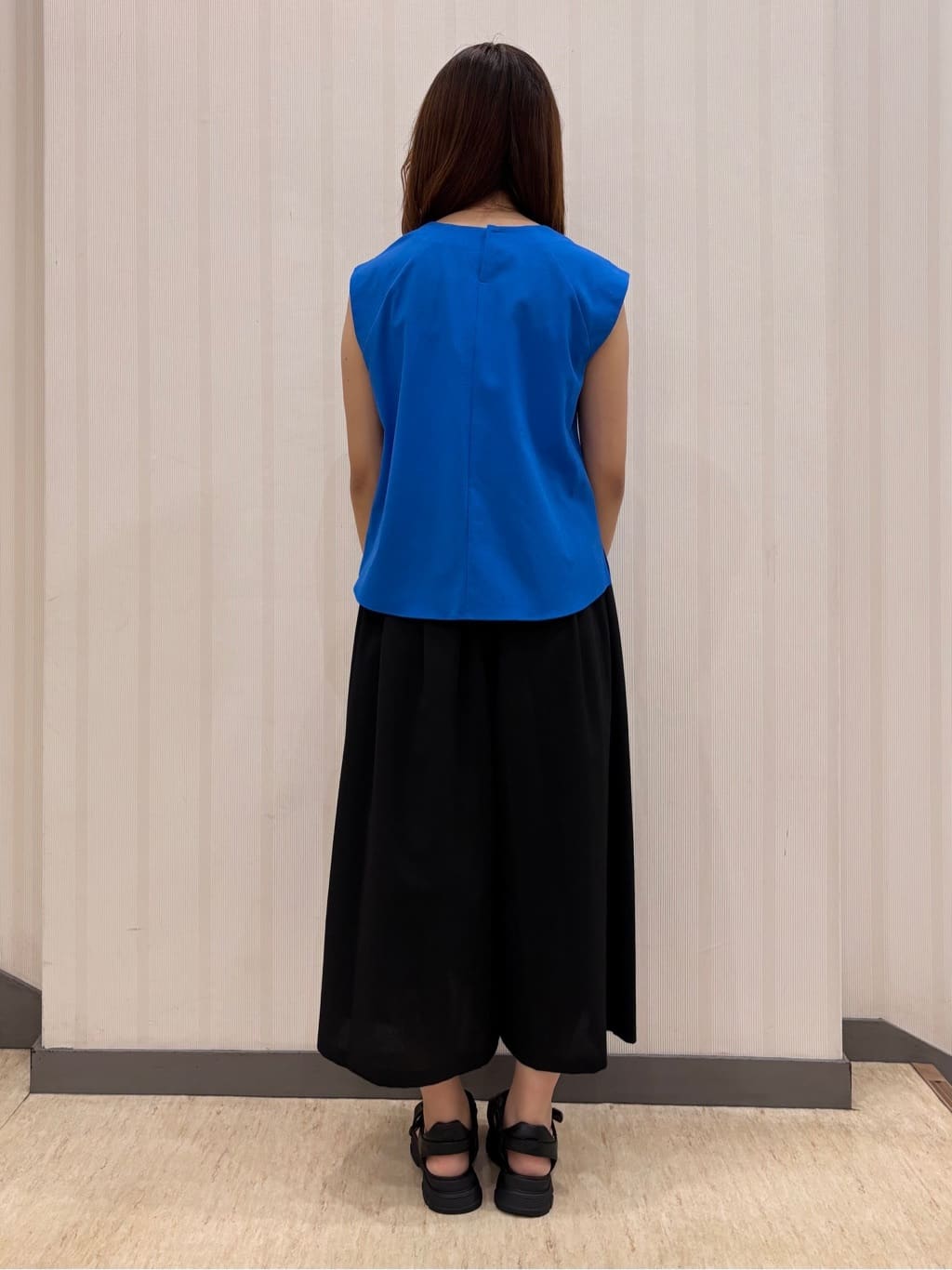 ちひさんの「INDIVI｜【クールエアー素材／UVケア／吸汗速乾】エアリータックブラウス」を使ったコーディネート