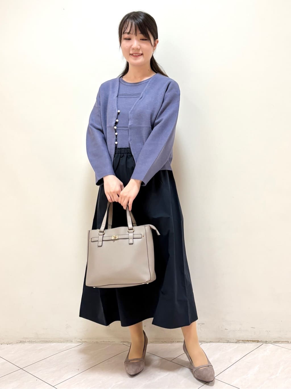 mikiさんの「Reflect｜【軽い羽織に◎／セットアップ可】パール調ボタン付きカーディガン」を使ったコーディネート